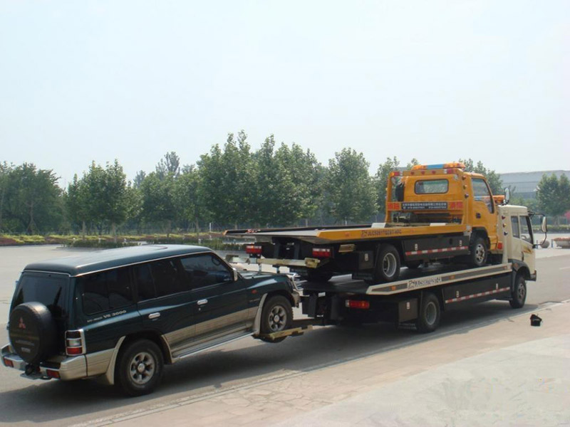 富錦汽車雪地困境救援：專業(yè)團隊助您脫困，安全回家