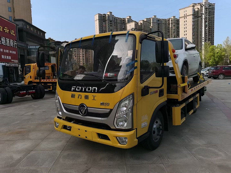 同江汽車雪地困境救援：專業(yè)團隊為您解憂